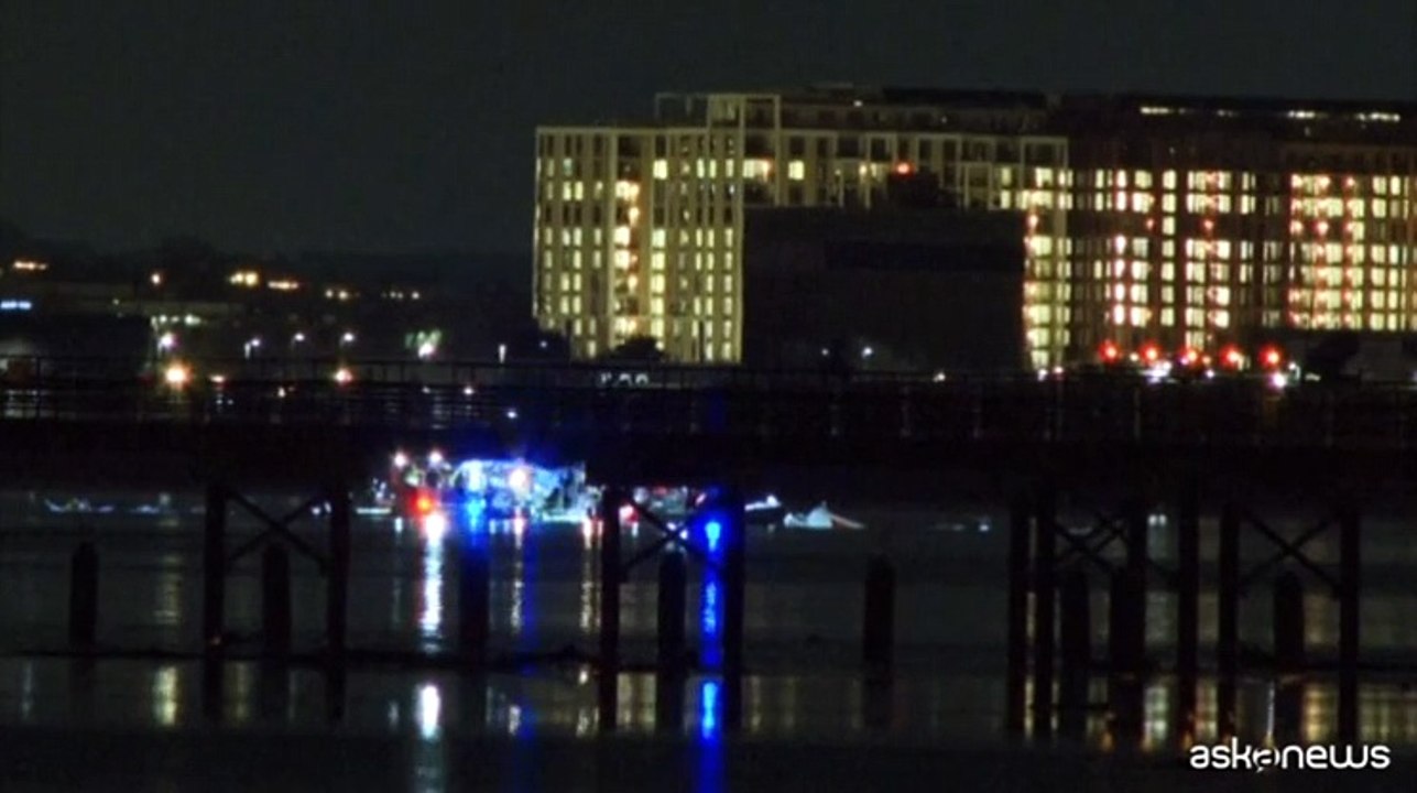 Washington, ricerche nel fiume dopo scontro fra aereo e elicottero