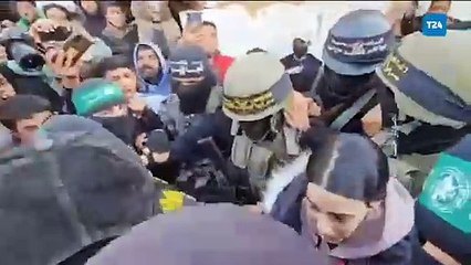 Gazze'de üçüncü tur rehine-tutuklu takası 29 yaşındaki İsrailli rehinenin serbest bırakılma anları...