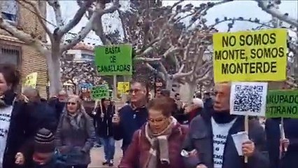 Los vecinos de Monterde (Zaragoza) protestan contra su alcalde por las supuestas inmatriculaciones de fincas privadas