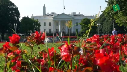 La Casa Blanca dice que plan de Trump de congelar subvenciones públicas sigue en vigor