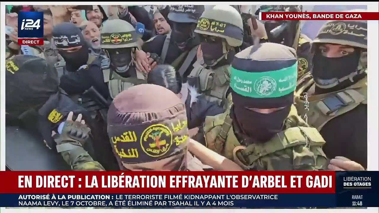 Israël: Les images effrayantes de la libération d'Arbel Yehud, entourée d'hommes armés et masqués, confrontée à la haine et aux cris de la population palestinienne - VIDEO