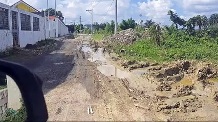 En Palmarejo solo asfaltaron calle para el paso de Luis Abinader