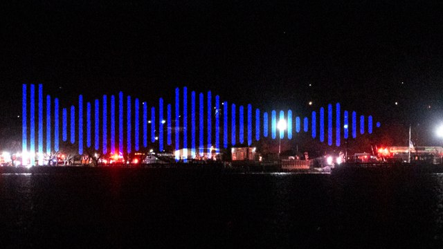 Audio de control de tráfico aéreo durante el accidente en Washington