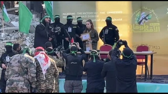 Il rilascio show di Hamas della soldatessa israeliana Agam Berger