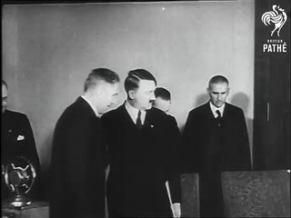 Hitler y su gabinete de gobierno (1933)