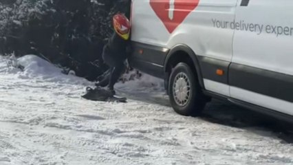 Gentleman rescues a stranded DPD delivery driver during his quad adventure
