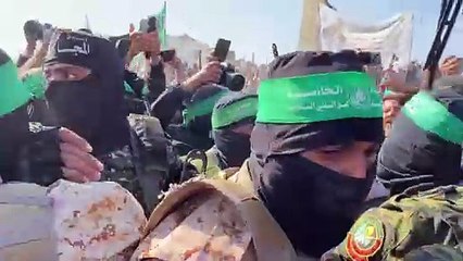 فوضى في خان يونس خلال تسليم رهينتين إسرائيليتين إلى الصليب الأحمر