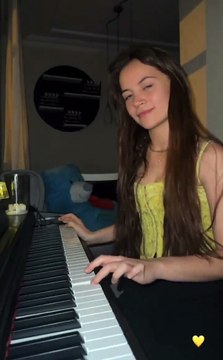 Yağmur Yüksel'den Hayranlarına Piyano Sürprizi