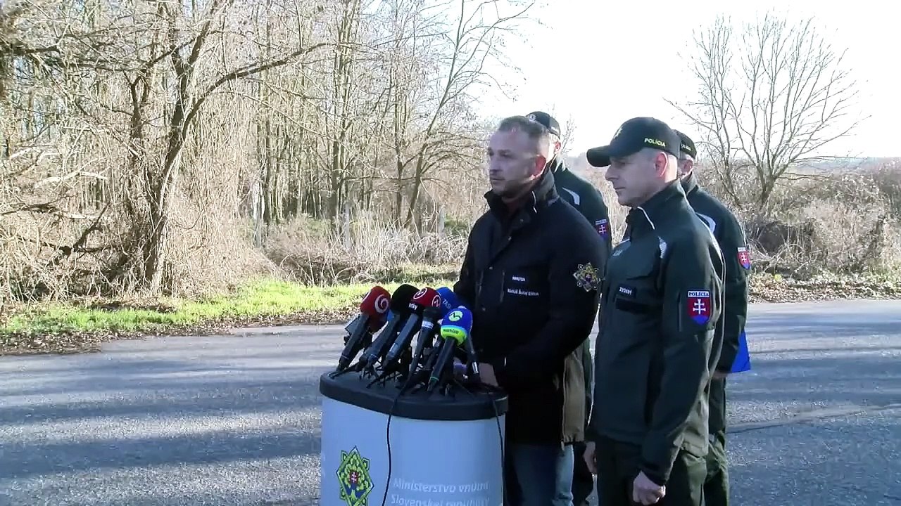 ZÁZNAM: Šutaj Eštok: Polícia na hraniciach vykonáva preventívnu protiimigračnú akciu