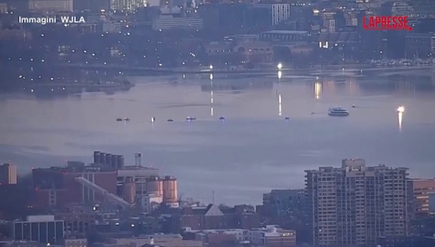 Washington, le imbarcazioni dei Vigili del Fuoco continuano le ricerche