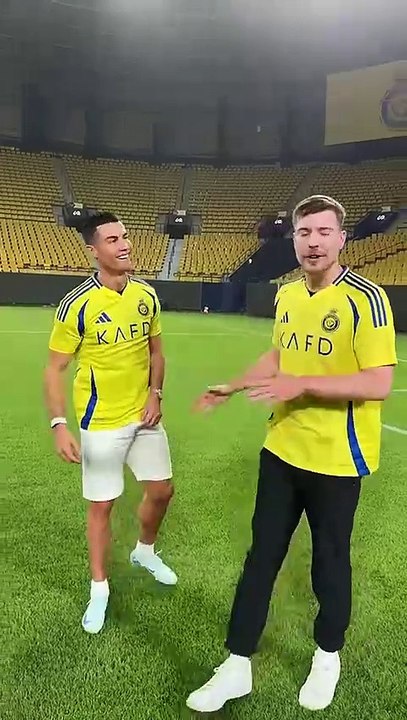 Ronaldo Teaches Me How To SIUU | Ronaldo vs mr beast | mr beast and ronaldo | ronado play with mr beast #short #trending #viral