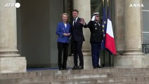 Francia, Macron riceve von der Leyen e Frederiksen all'Eliseo