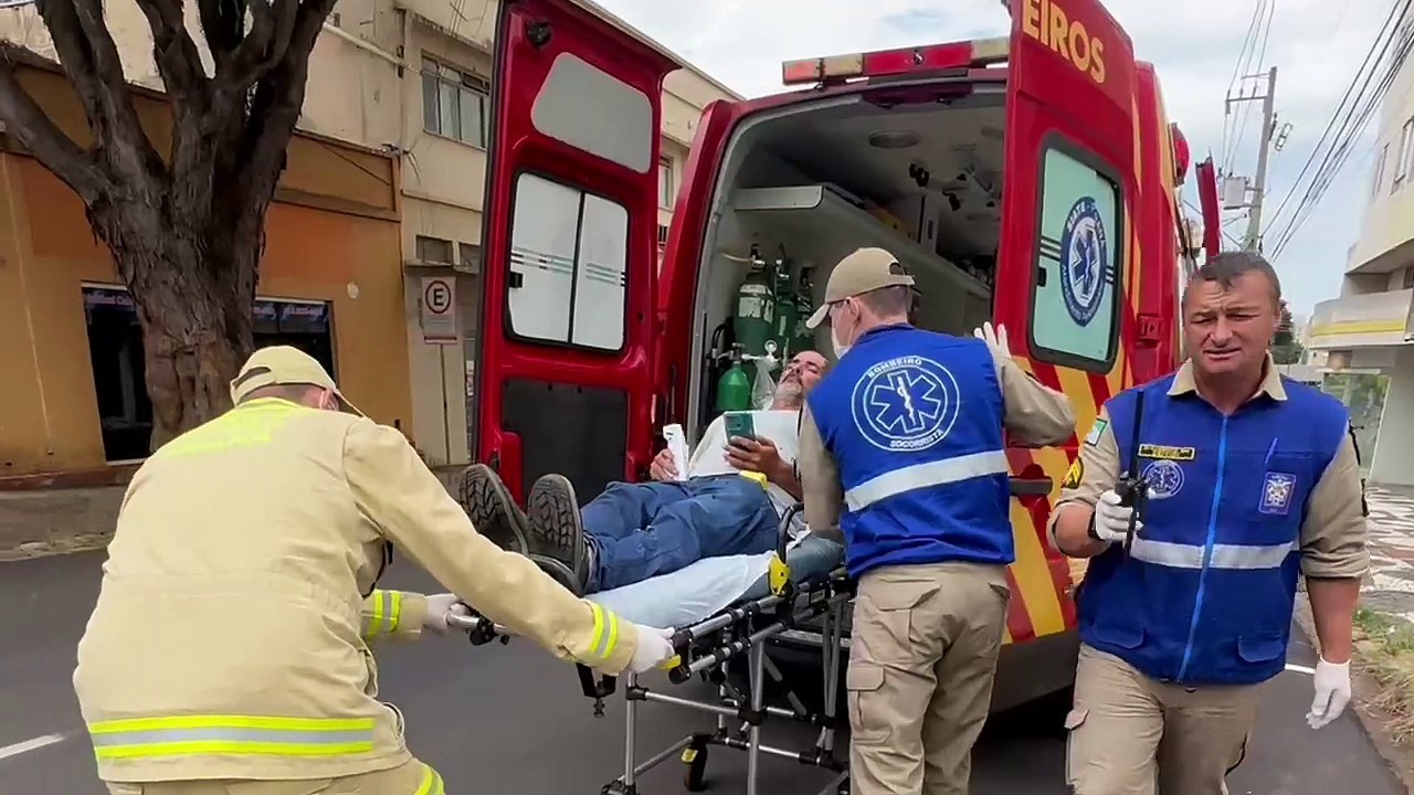 Criança abre a porta de veículo e provoca acidente em Umuarama