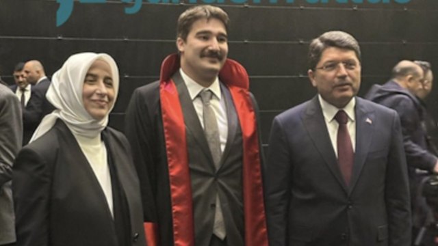 Özlem Zengin’in kura töreninde dikkat çeken anı! Yeğenini Erdoğan’la tanıştırdı
