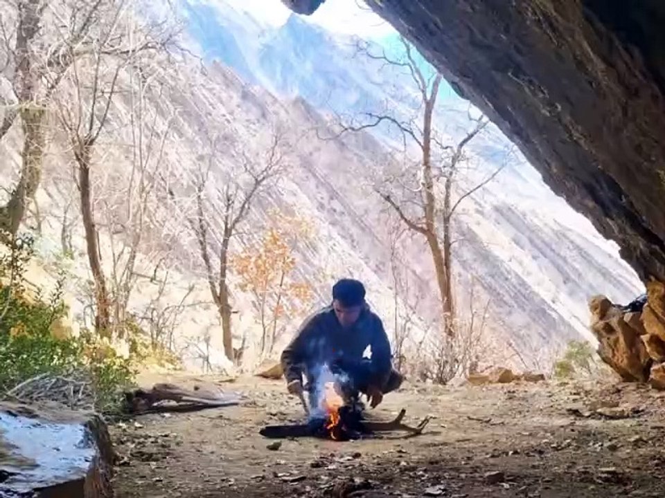 A natural cave shelter was discovered and the interior was remodeled for move-in! #Wild Construction #Wildlife Survival #outdoor #Shelter Construction #Content-inspired search Discovered a natural cave shelter and transformed the inside to make it habita