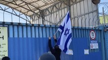 Israelíes celebran con un brindis el cierre de la agencia para refugiados palestinos en Jerusalén