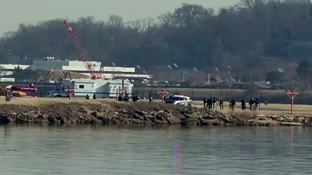 Autoridades descartan que haya supervivientes de accidente aéreo en Washington