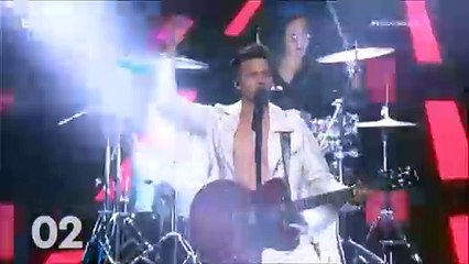 Eurovision 2025: Ο Θάνος Λάμπρου σαν άλλος Έλβις, τραγούδησε με το Free Love!