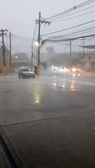 Chuva forte com raios atinge o Rio e Inmet emite alerta vermelho