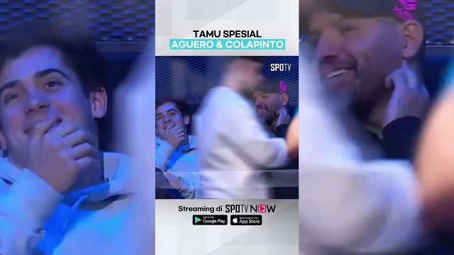 Colapinto charlando con el Kun Agüero en el torneo de pádel