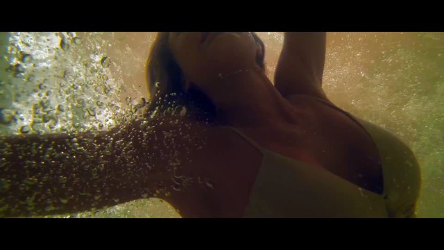 Le mécano Resurrection Film Extrait - Jason Statham sauve Jessica Alba