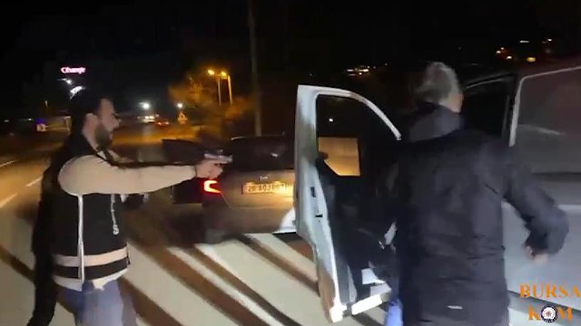 Bursa'da ruhsatsız silah ticareti: Takibe alıp yakaladılar