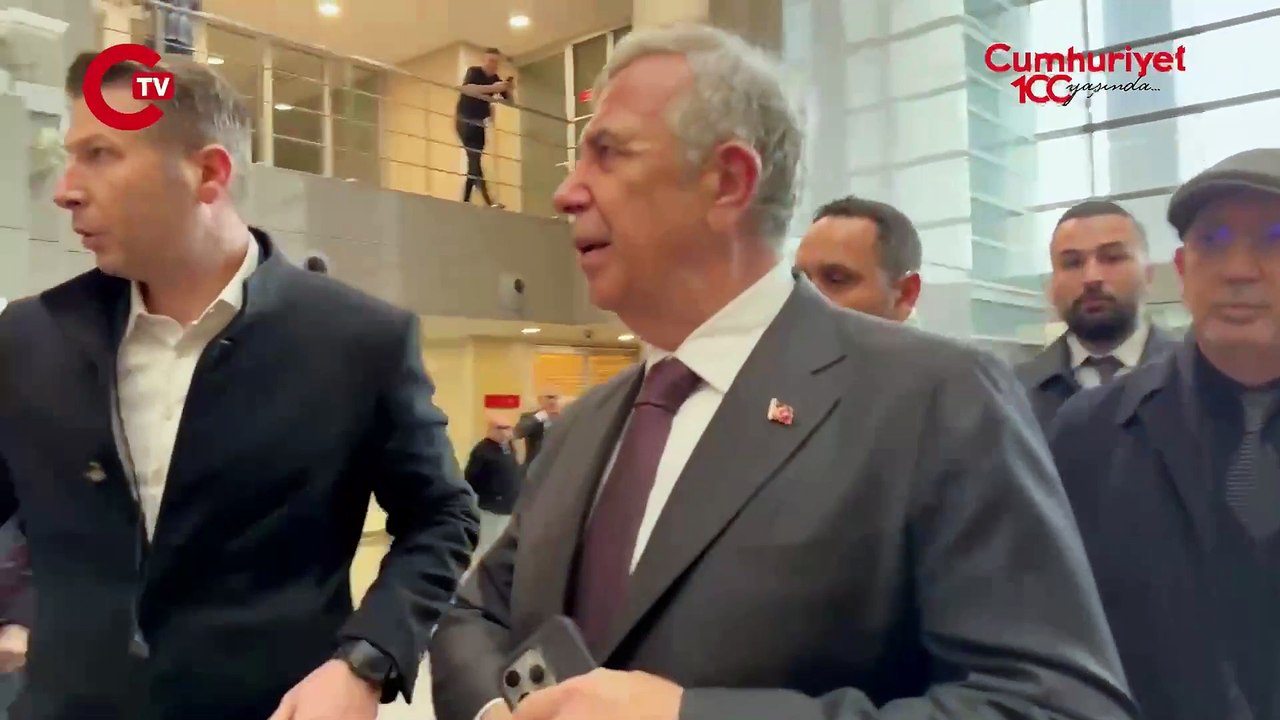 CHP'liler adliye önünde: Mansur Yavaş desteğe geldi