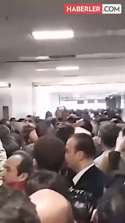 İmamoğlu'na büyük destek! Adliye koridorları "Hak, hukuk, adalet" sloganlarıyla inledi