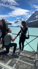 Boy goes on knee for romantic proposal amidst El Calafate’s scenic beauty
