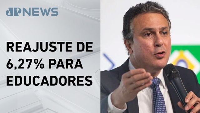 Ministro da Educação assina aumento de salário de professores