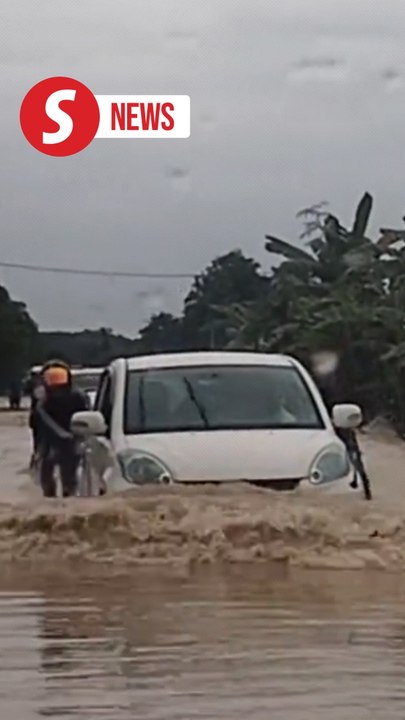 Youngsters praised for assisting flood victims in Kinabatangan