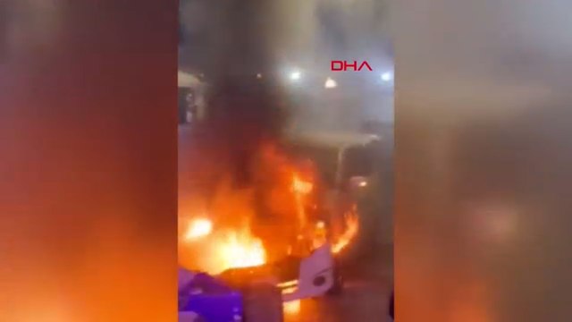 Meyve-sebze halinde alev alan araca hortumla su sıkarak müdahale ettiler