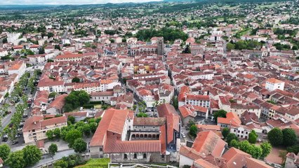 Explorez le riche patrimoine de Montbrison 🏰