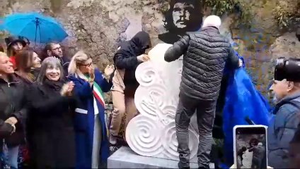 A Carrara la prima statua in Italia dedicata a Che?Guevara