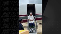 Neymar desembarca no Brasil e já faz sua primeira publicidade! Veja