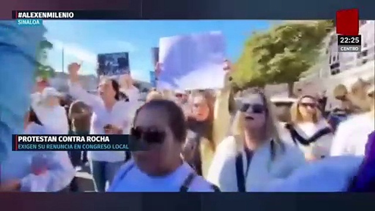 Ciudadanos irrumpen en el Congreso de Sinaloa y protestan contra Rocha Moya