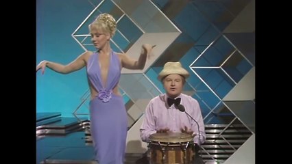 Benny Hill - Sway with Diana Darvey (1974)