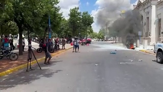 Tensión frente a la Municipalidad de Moreno tras el asesinato de un repartidor