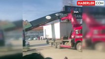 Konteyner Taşıyan Vinç Sanayi Nizamiyesine Çarptı