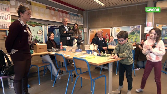 Le ministre Yves Coppieters rend visite à une classe d'eau.mp4