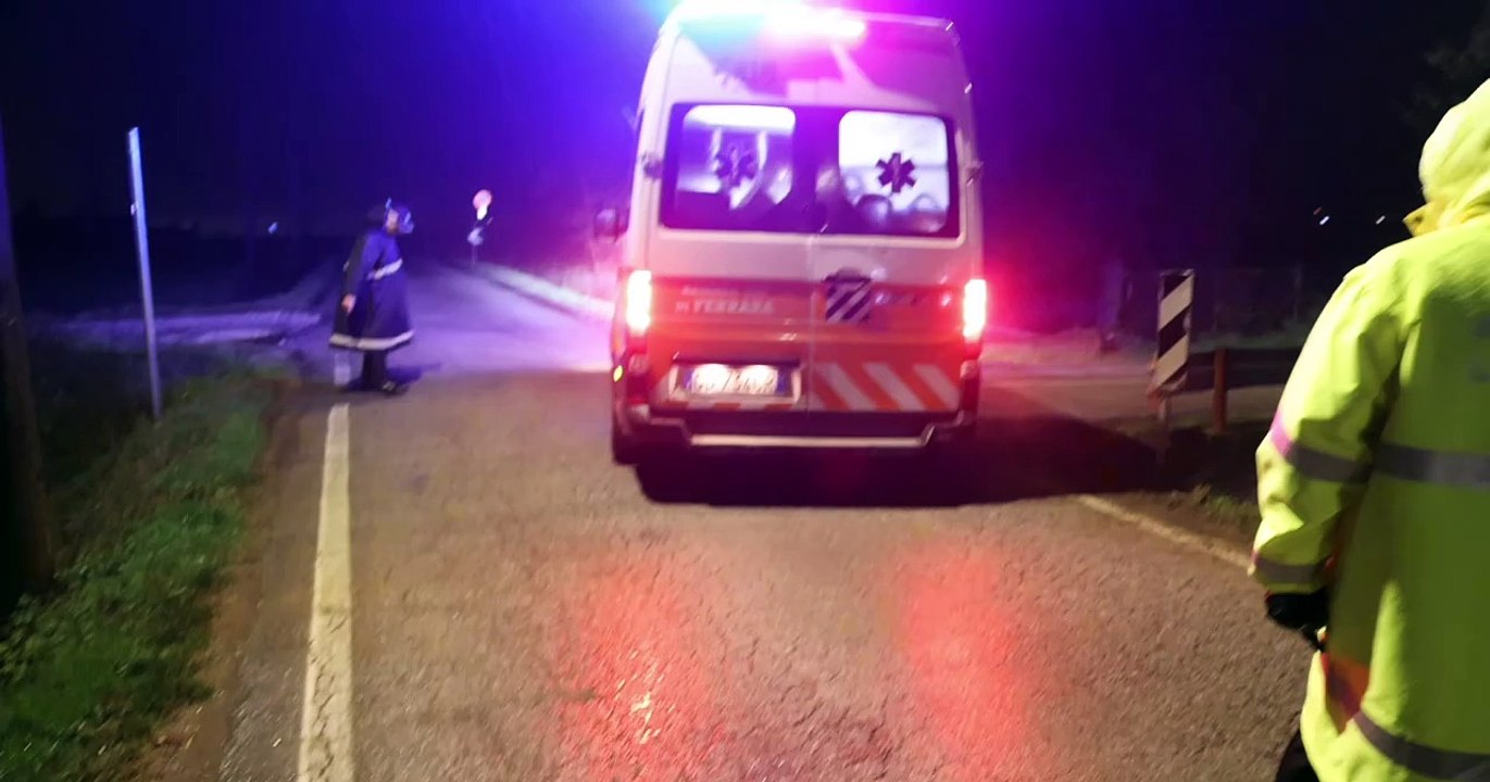 Filo, esce di strada e finisce nel canale: paura per un 75enne