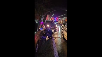 경기 안양 터널 안에 콘크리트 조각 낙하...차량 24대 파손 / YTN