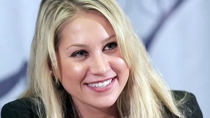 GALA VIDEO - Anna Kournikova éloignée des projecteurs depuis 2 ans : cette rare sortie en fauteuil roulant qui intrigue
