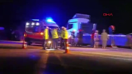 Kaçak göçmenleri taşıyan TIR devrildi: 1 ölü, 4 yaralı