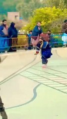 Knha_sy_dekh_rahy_ho_video#skating_#sehaaskater_#femaleskater_#youtube_#youtubeshorts_#skatinggirl(360p)