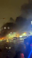 Cenário de destruição na Filadélfia após queda de avião