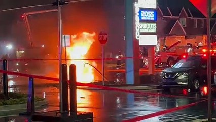 Filadelfia en llamas luego de la caída de una aeronave