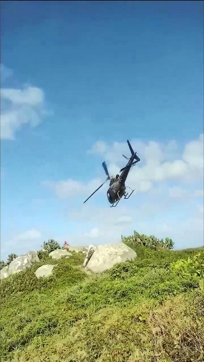 A police helicopter sees tourists taking photos and cooperates for the images.