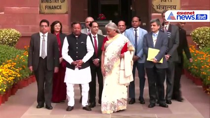 Budget से पहले निर्मला सीतारमण ने टीम के साथ क्लिक करवाई PHOTO