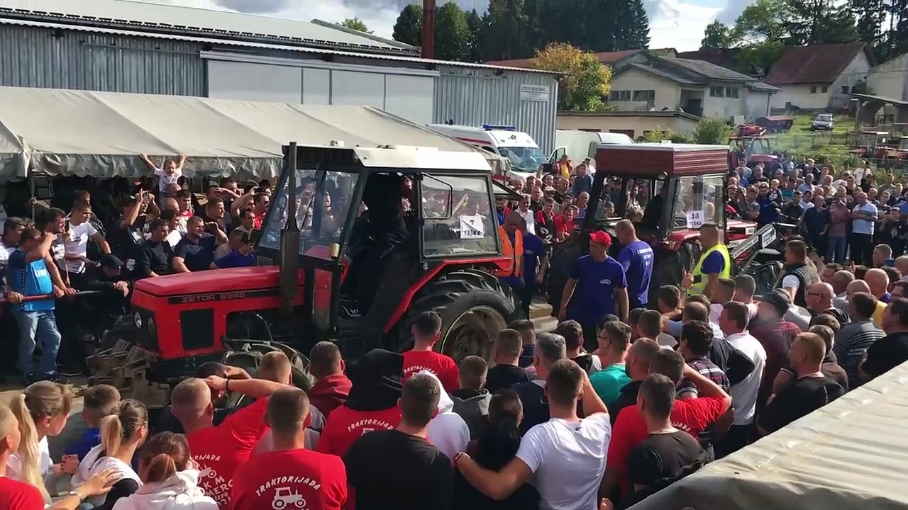 Zetor 6245 vs International 685 (1)